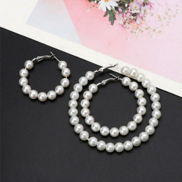 5⭐Rated! 2 Pairs Of Classic Pearl Hoops. - Picture 3 of 4